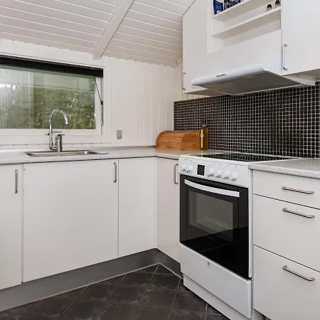 Three-bedroom Holiday In 37 * Blåvand