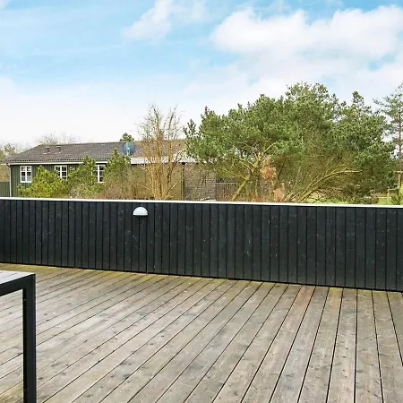 Ferienhaus Three-bedroom Holiday In 37 Blåvand