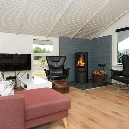 Three-bedroom Holiday In 37 Ferienhaus Blåvand
