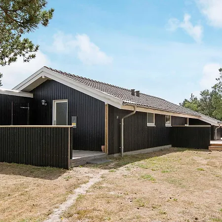 Ferienhaus Three-bedroom Holiday In 37
