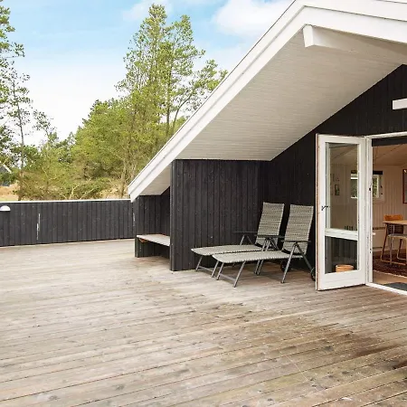 Ferienhaus Three-bedroom Holiday In 37 *