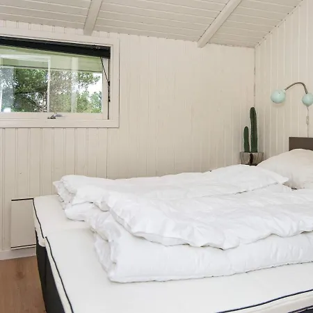Three-bedroom Holiday In 37 Blåvand