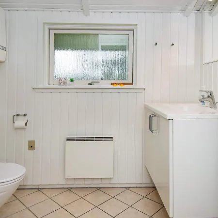 Ferienhaus Three-bedroom Holiday In 37